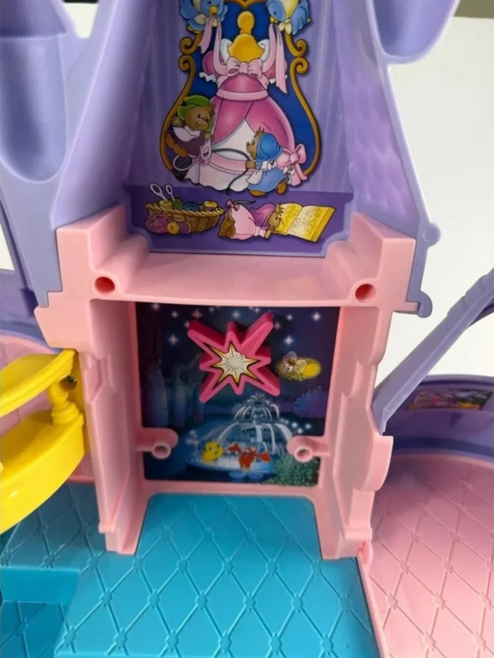 Vintage Fisher Price Little People Disney Princess Songs Palace‎ Musical Castle